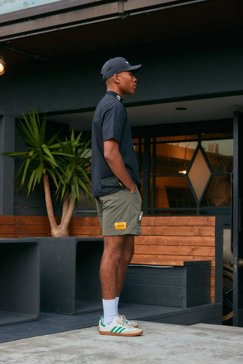 GG BACK POCKET MOCK NECK BLACK