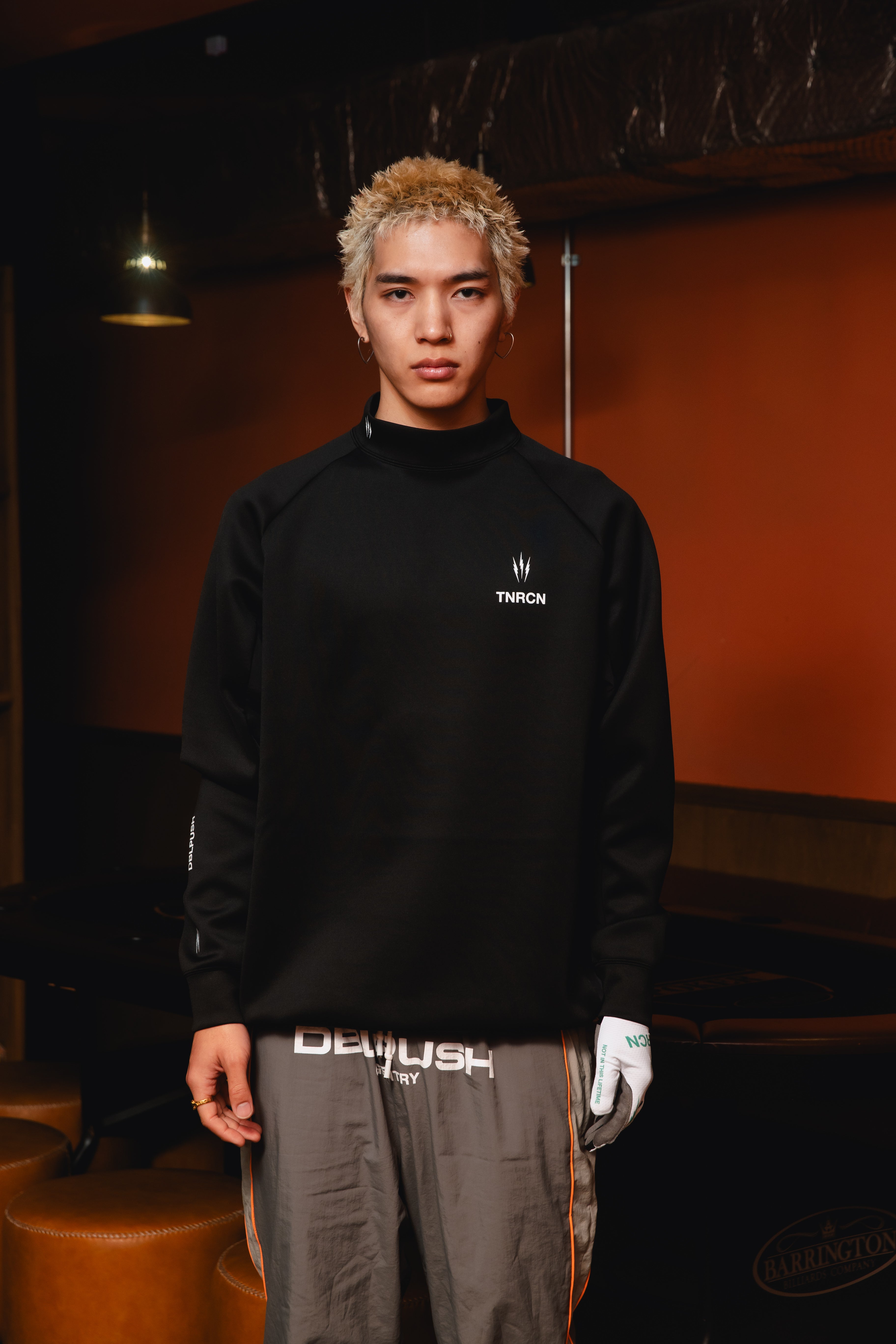 ブランド品専門の MOCK RUFFLOG – BLACK TEE L/S NECK メンズウェア