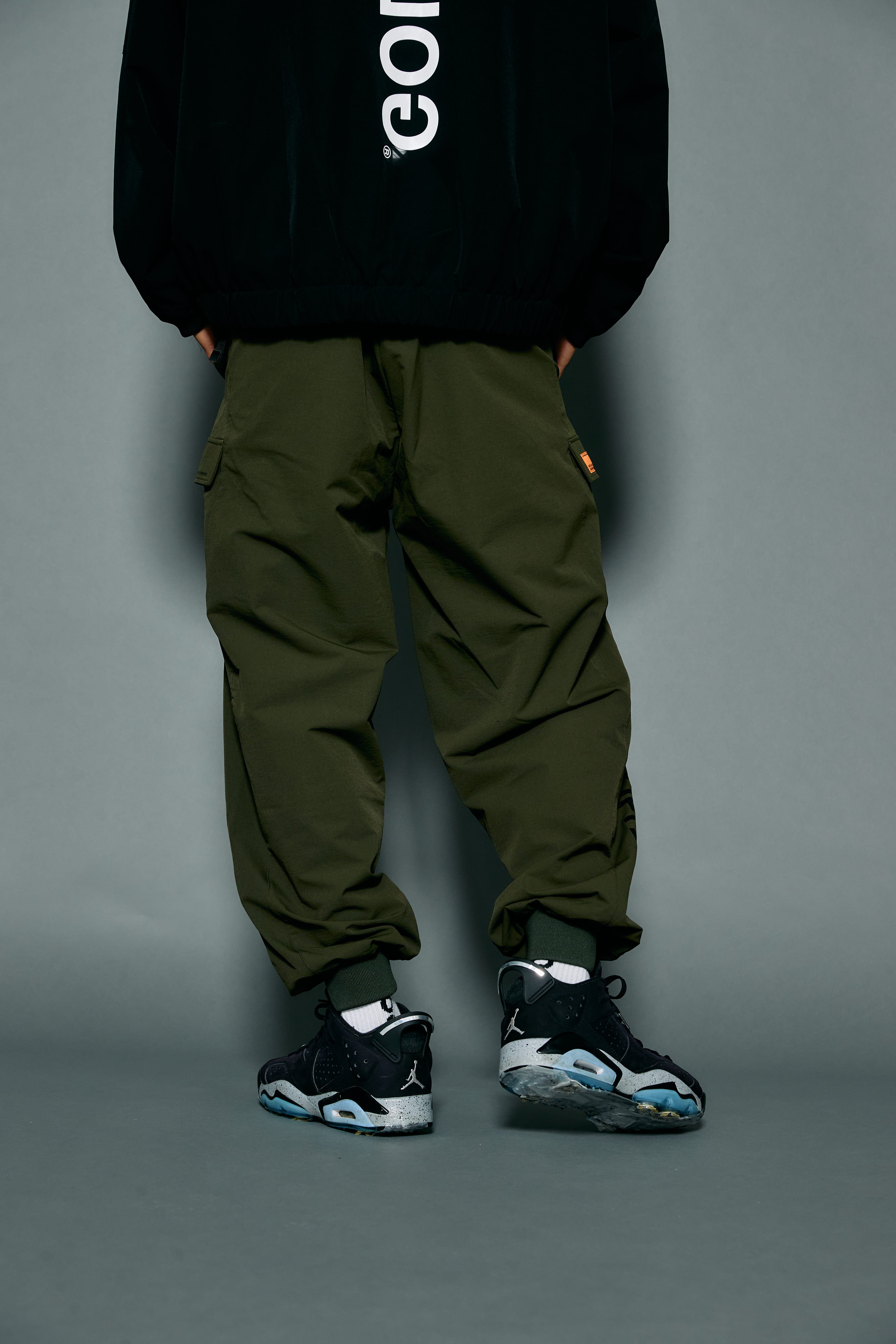 【RUFFLOG】FLEX PLAYFIELD WIDE JOGGERPANTS FLEX PLAYFIELD WIDE JOGGER PANTS – RUFFLOG