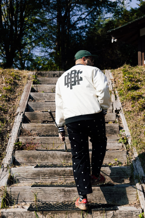 OVERLAP LOGO V NECK PISTE