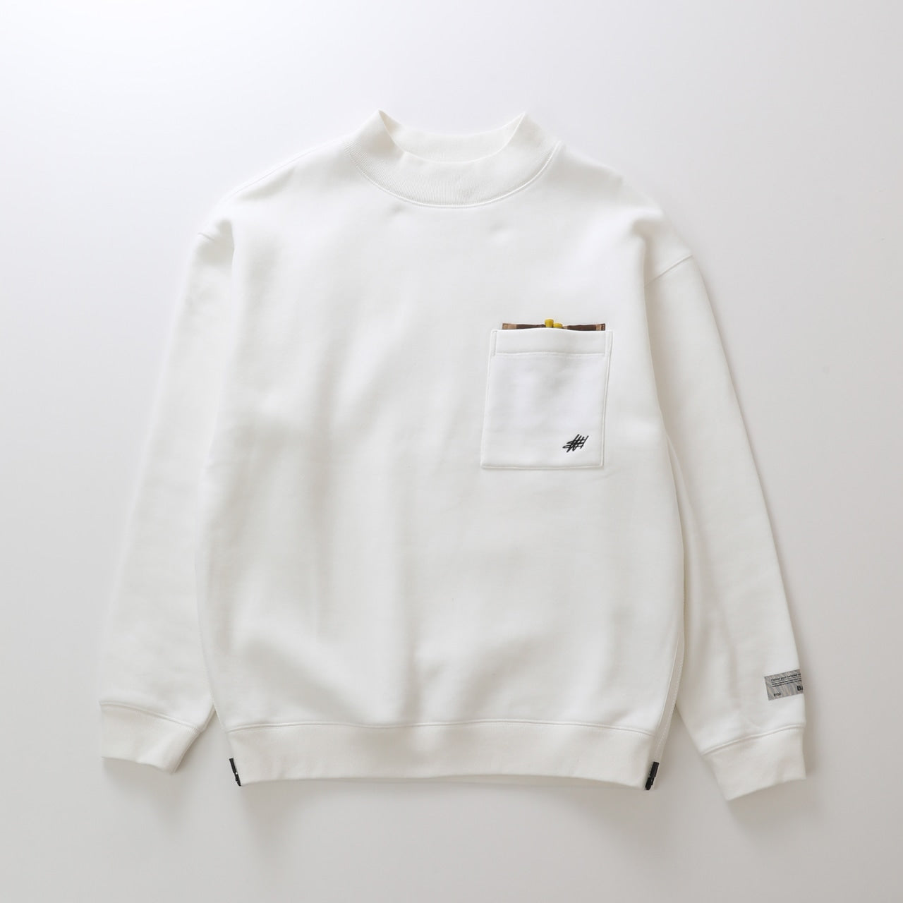 RUFFLOG ホワイト モックネック バックプリント RUFFLOG ホワイト モックネック バックプリント RUFFLOG BACK