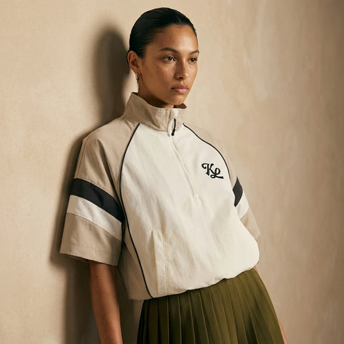 〔WOMEN〕Varsity Shield Half-Zip Windbreaker