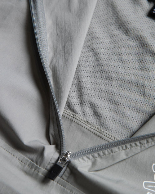 Stretch Nylon Fill-in Logo Anorak Gray Beige