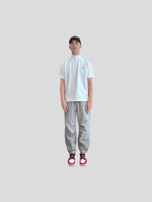 VERTICAL LOGO MOCK TEE CHARCOAL