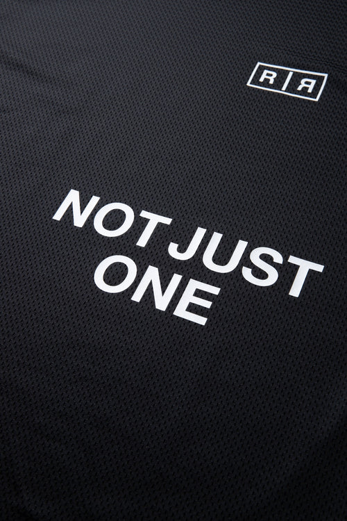 MESH SPONSORED MOCK TEE BLACK