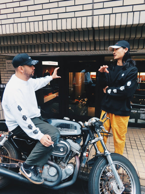 OVERLAP LOGO SLEEVE PULLOVER