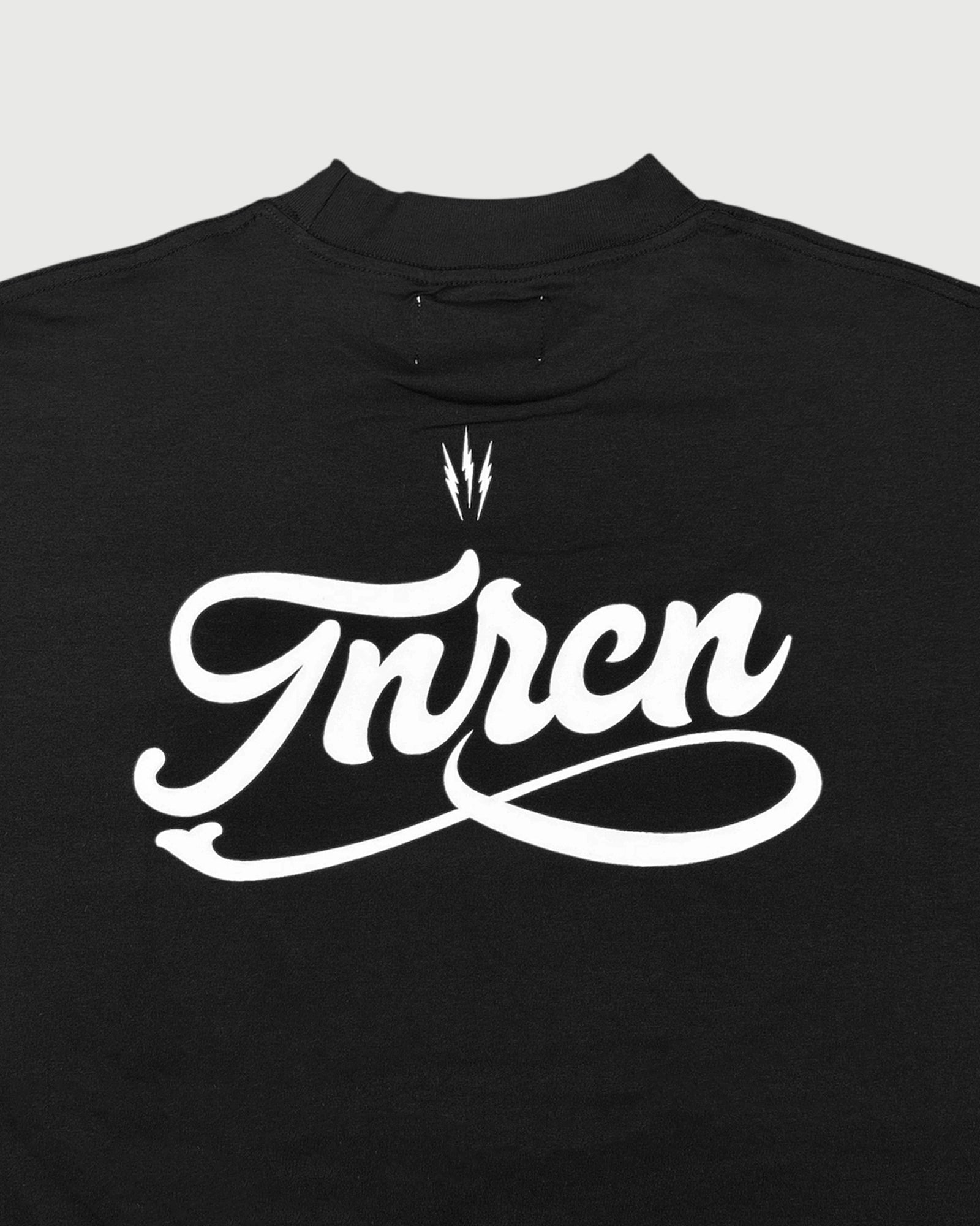 WM SIGNATURE LOGO S/S MOCK NECK TEE – RUFFLOG
