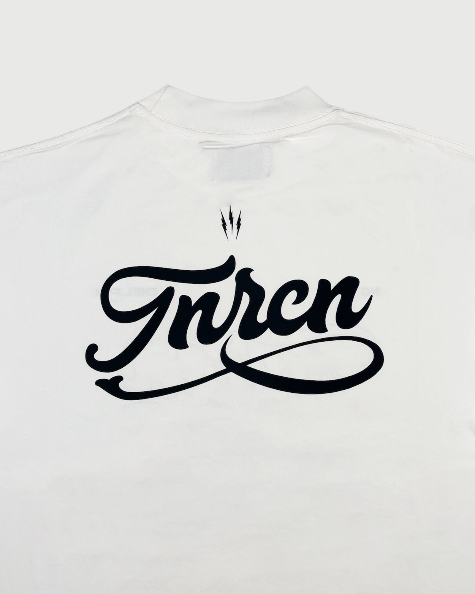 贈り物 SIGNATURE WM LOGO RUFFLOG – TEE NECK MOCK S/S メンズウェア
