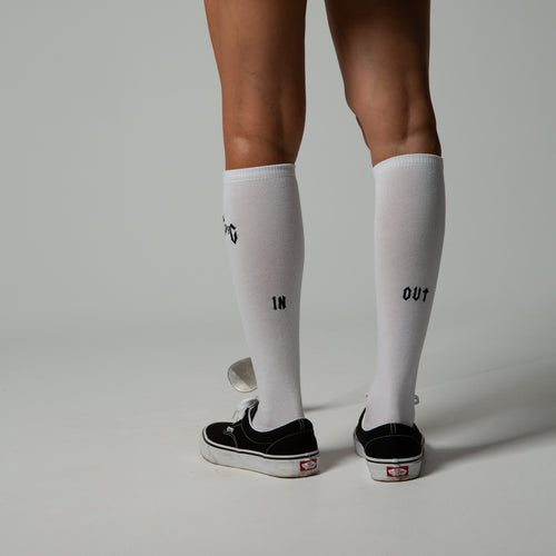 ［WOMEN］#09×2 IN OUT 2PC LONG SOCKS Black&White